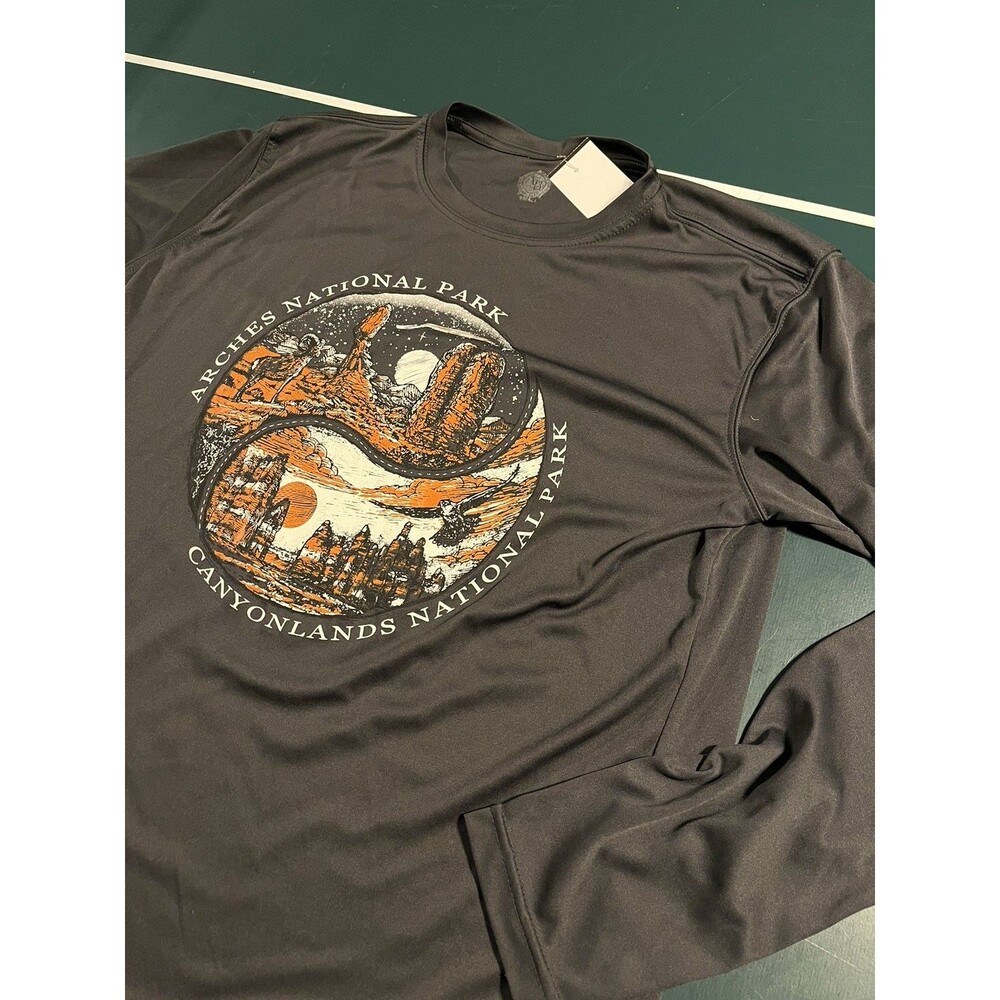 Arches Canyonlands US National Park LS Stretch Performance Shirt SMALL Utah Moab